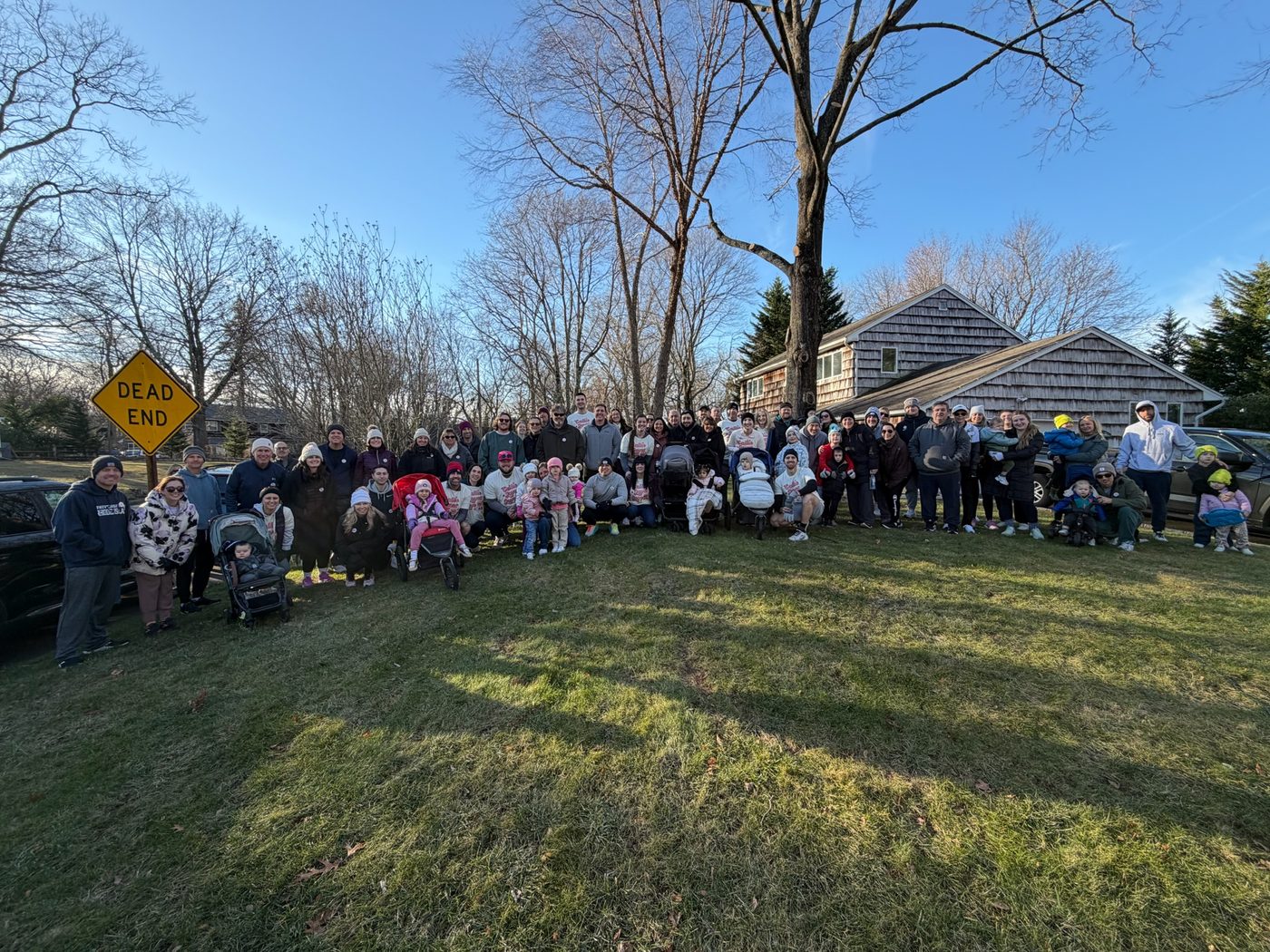 The whole group of runners and walkers gathered on the lawn before the 2025 race